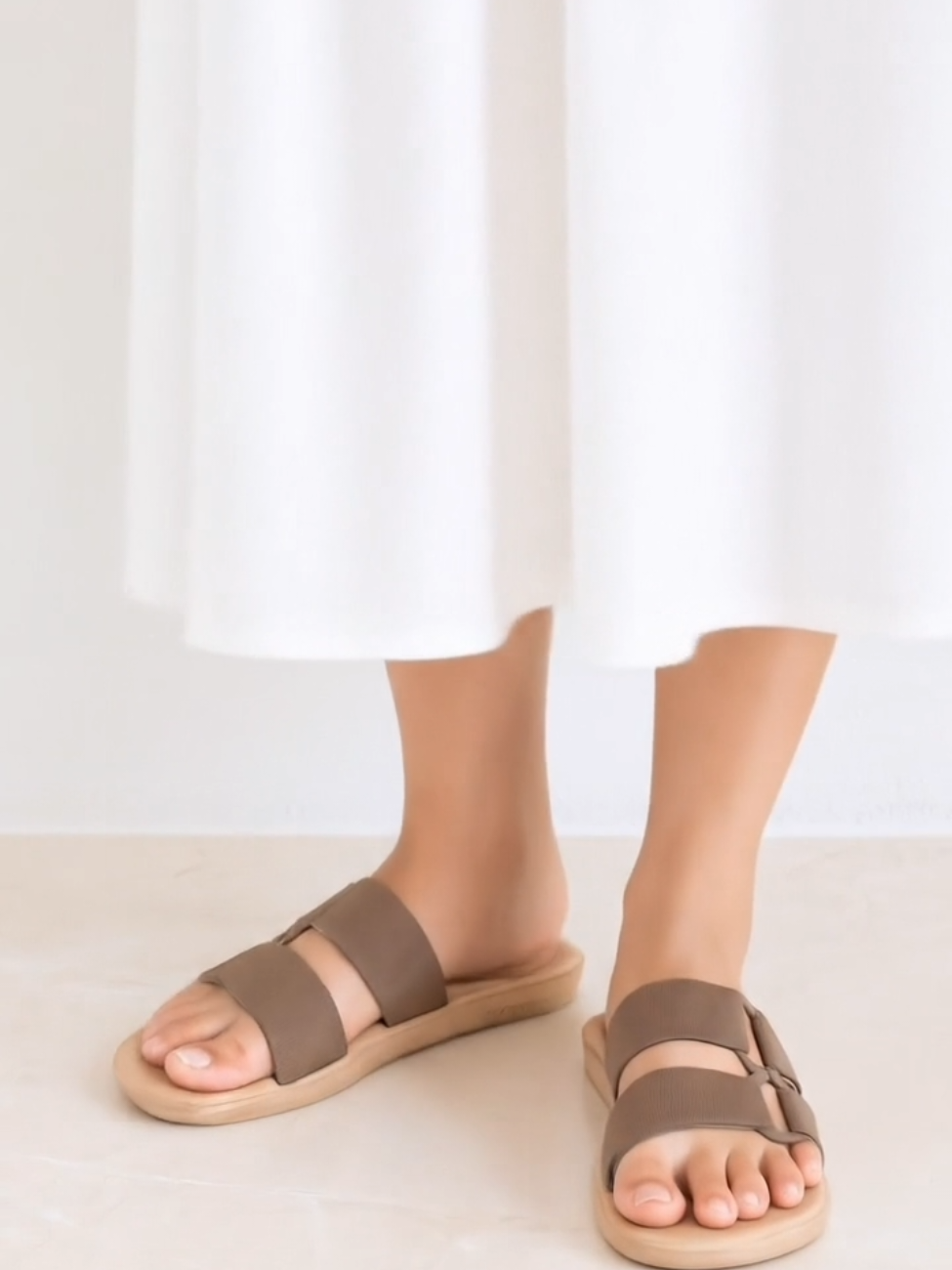 sandal slop wanita polos double strap cocok untuk daily, bahan lentur,empuk,ringan  #sandalwanitakaret #sandalflatkaret 