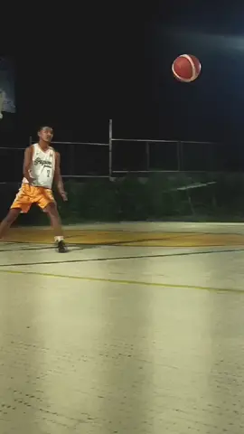 FACE TO FACE😅✌️🏀💪🤣 #fyp #shooter #basketball 