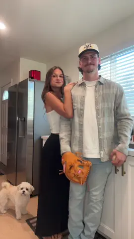 baseball’s over so here’s a normal #fitcheck 