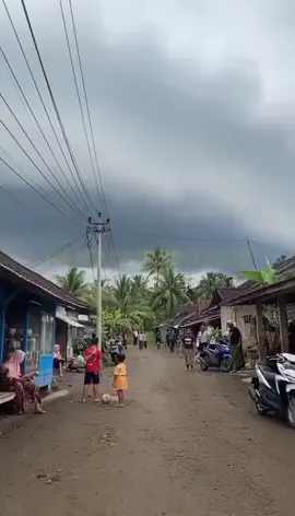 meteor jatuh dari langit 