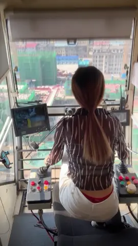 老天爺你為什麼要這樣子對我 從小爸爸媽媽就想把我給拋棄了 沒得到過他們的愛 我以為前夫會給我愛 沒想到給我的确是拳頭