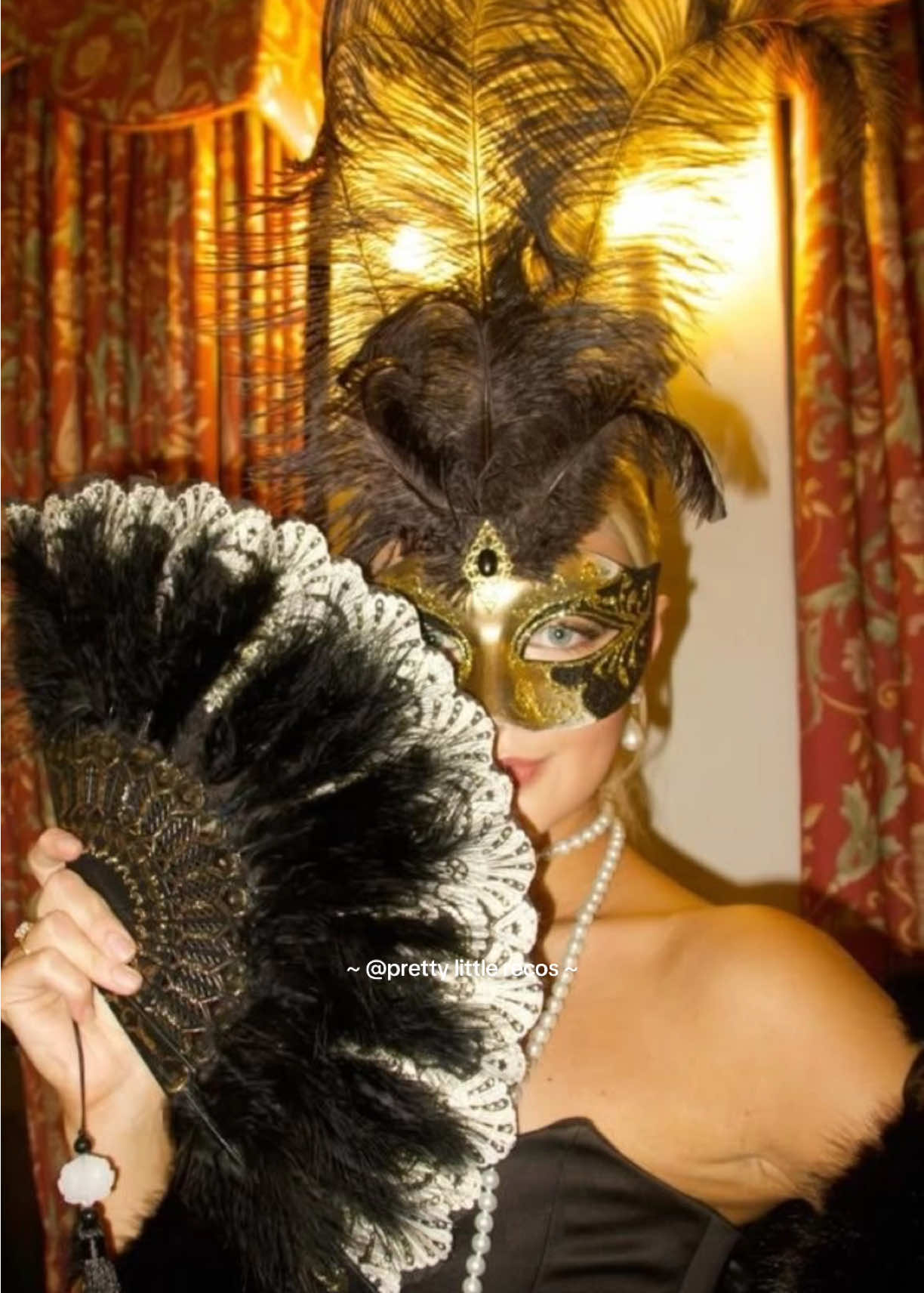 🛍️ the great gatsby? #prettylittlerecos #masquerade #thegreatgatsby #feathermask #halloweencostumeidea 