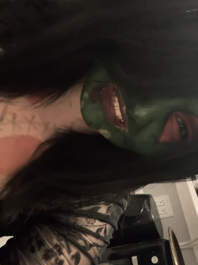 my makeups coming off 💔🧟‍♀️ 