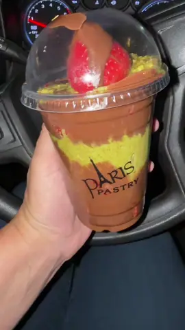 Obsessed 😍#obsessed #dubaichocolate #strawberry #fyp #fouryou @Paris Pastry 