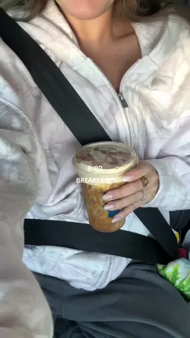 Morning in my life living at the beach ! Busy Sat 🌊☕️🥯🐚 #beachliving #postgradlife #beachgirlaesthetic #morningvlog 