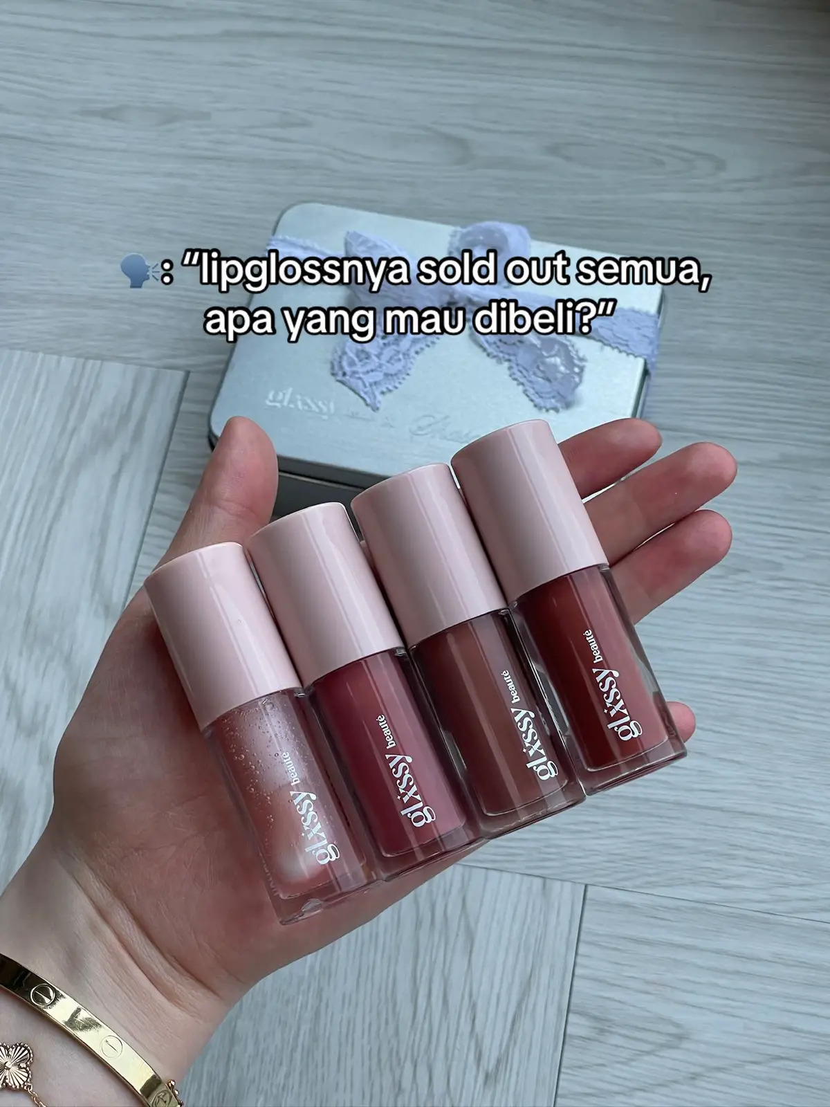 50rban doang harganya yakin gamau beli? 🤔‼️ next kita harus restock shade apa nihh? 🙋🏻‍♀️ #glxssybeaute #lipswatch #lipgloss #localbrand #liptint 