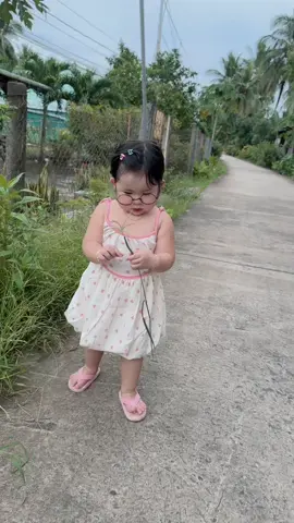 Thơm sữa quá nên bị muỗi hun luôn rồi 🥲😂#xuhuong #dotreem #vayxinh #dobegai #viral 