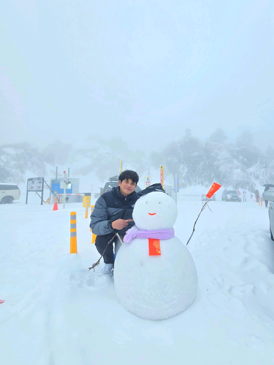Touching the clouds at Hehuanshan #fyp #taiwan #ofwtaiwan #snowmountain #nantoutaiwan🇹🇼 