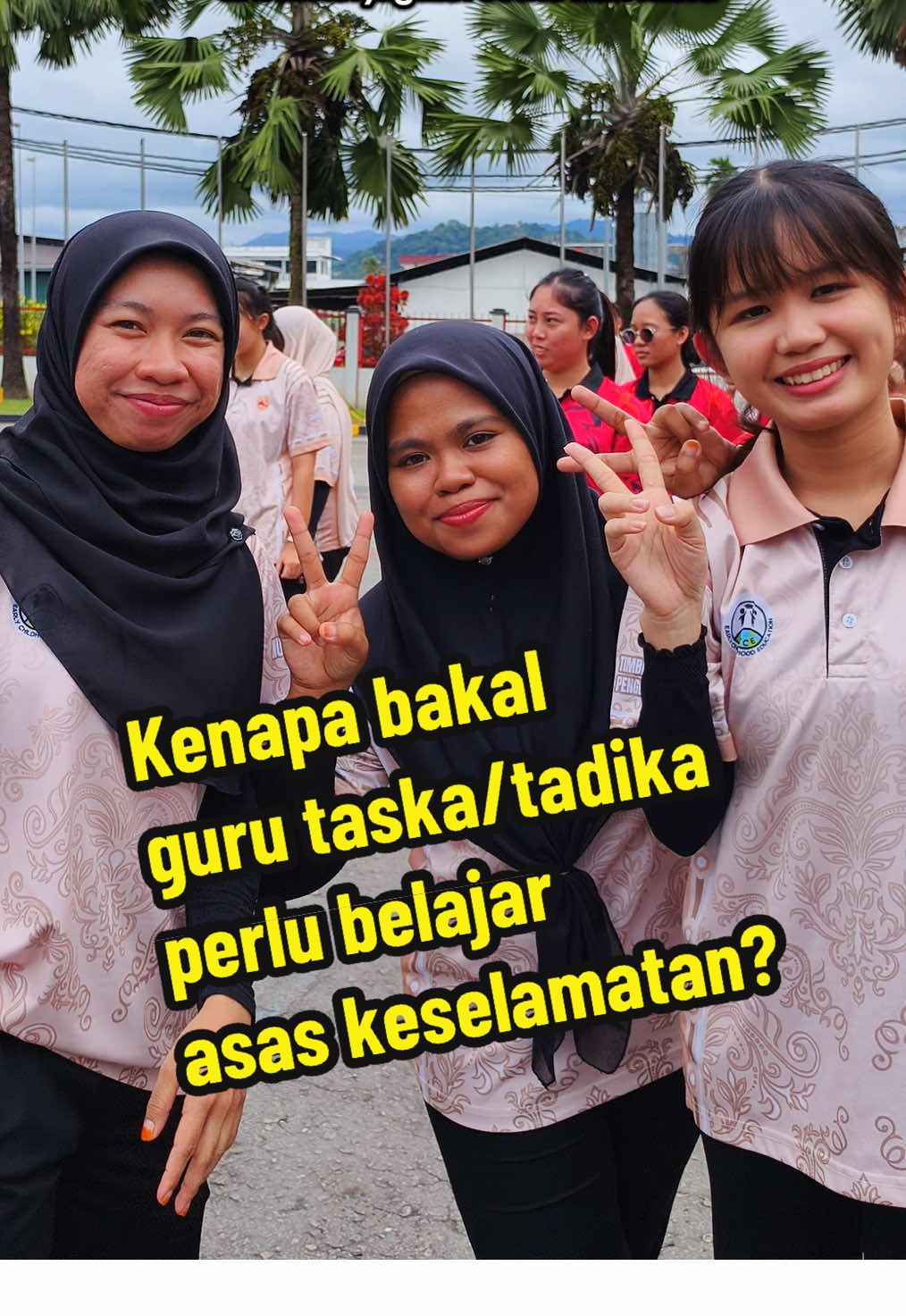 Pendidik si kecil, tanggungjawab besar ❤️  . Terima kasih kepada pasukan Balai Bomba & Penyelamat Lintas atas pendedahan mengenai keselamatan & cara kendalikan kebakaran kepada pelajar bidang Pendidikan Awal Kanak-Kanak NBUC, diiringi oleh pensyarah program, Ms. @errahadira 🫶🏻 . #pendidikanawalkanakkanak #earlychildhoodeducation #gurutadika #bombalintas #nbuc 