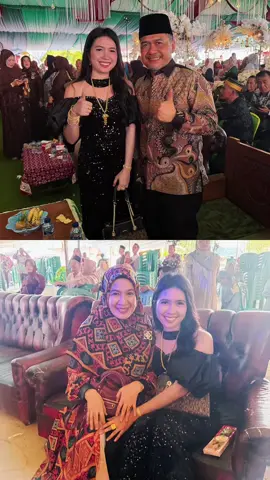Alhamdulillah bisa berkesempatan bertemu dan berpoto lagi dg #bpk H.AZHARI & Ibuk ELVI 🥰, waktu aq maseh gades pernah di beri kepercayaan jadi penyanyi nye pas mereka kampanye dari daerah ke daerah laen yg sampai skrng kenangan it Dk pernah aq lupe ke terimah kasih bpk/ibuk🥹 , yg Dk pernah aq lupe ke dan selalu aq ingat bimbingan dan arahan mereka untuk aq dulu it sangat bermanfaat nn sampai skrng , beliau ini memang ku akui paling baek wang sehat selalu orang baik 🥹😘🤲🏻