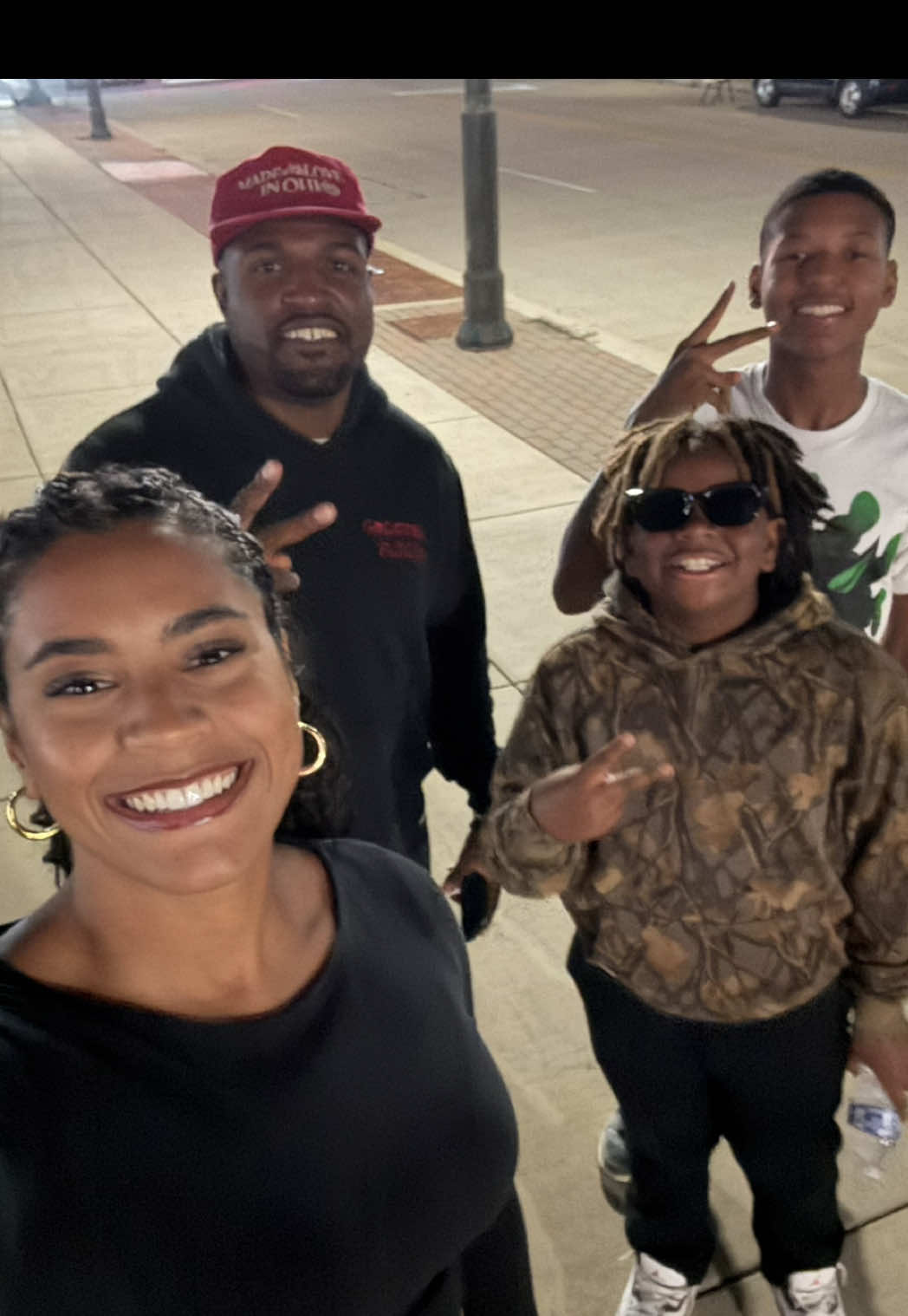 First we stopped in the morning to get donuts, went to the dog park with the new puppy, got some cleaning/decluttering done, and then topped it off with the @J.I.D concert in Cincinnati!  This week has been so healing for the soul🙏🏾  #concert #familytime #fallactivities #grateful #blackfamily 