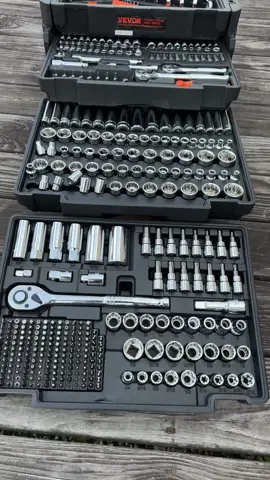 Este kit de herramientas viene súper completo con más de 450 piezas es versátil para cualquier tipo de reparación y en un caja resistente #hardwaretools #toolstorage #electricaltools #garagetools #professionaltools