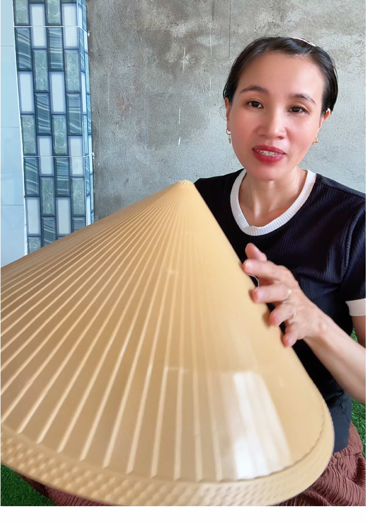 Nón đi mưa chống thấm nước #nondimua #nonlanhua #benambentre #tiepthilienkettikokshop  @Bé Năm Bến Tre  @Bé Năm Bến Tre  @Bé Năm Bến Tre   