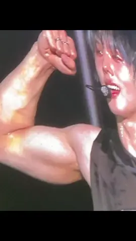 Gilaaaa 😵‍💫, ototnyaaa 😍. gede bgt itu tangannya, yg satunya keliatan kecil. #jisung #nctdream #fyp #foryourpage #fyppppppppppppppppppppppp 