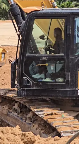 Ngày chủ nhật của Hải Anh. Mấy anh nhớ mua quần sịp ủng hộ mấy chị em nhà Vân Anh nhé  #haianhqn1995 