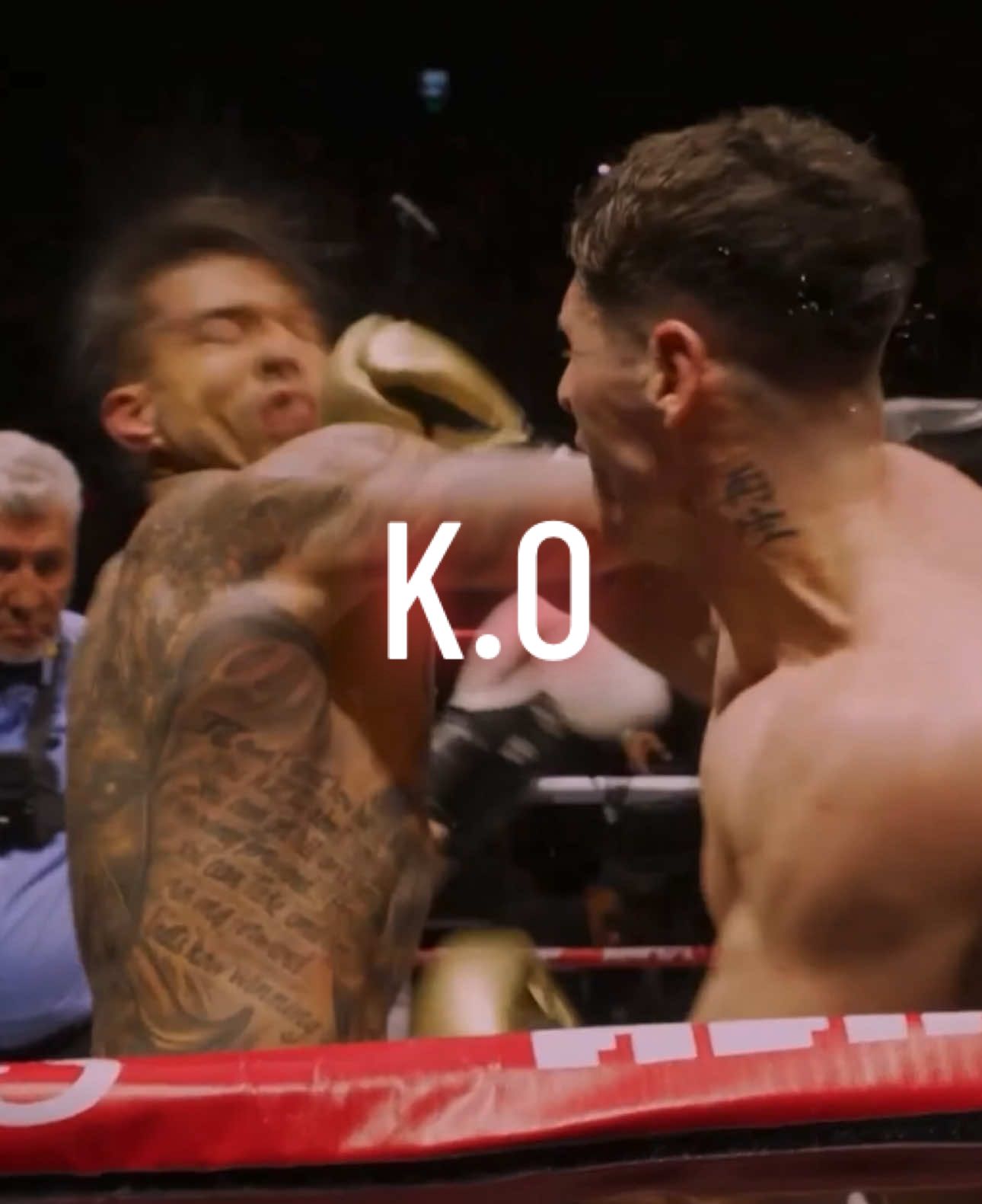🥊 ¡Nadie lo vio venir! En una noche encendida del boxeo de streamers en Kick, Shelao salió con todo, con mirada fría y puños listos para la guerra. Desde el primer round, el ritmo fue brutal: esquivó, midió y esperó su momento. 🔥 En un intercambio explosivo, soltó un derechazo limpio, seco y preciso, directo al mentón. El rival cayó sin tiempo para reaccionar… ¡K.O. técnico! El público enloqueció, el chat explotó y el nombre de Shelao quedó grabado como una máquina de nocauts 💥 #shelao #colombia #westcol #streamfighters #chile @Shelao 