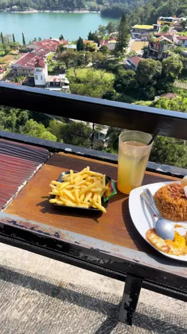 Sarapan with view🍃🍃 #fyp  #view  #holiday  #mentahan  #bahanstory 