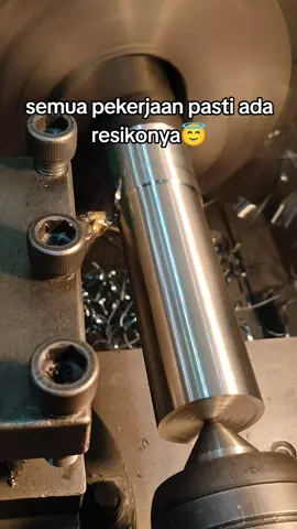 Selalu hati-hati kawan☕ #bengkelbubut #engineering  #teknikmesin #lewatberanda #fyp 