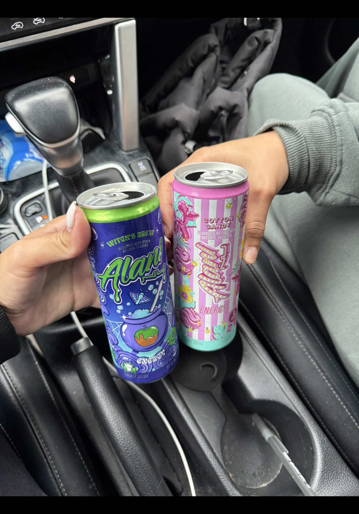 You know what these flavors are hyped for a reason! 👏🏻👏🏻 @Alani Nutrition also sorry for the chaos 😭 @<3  ##alani##alaninu##tastetest