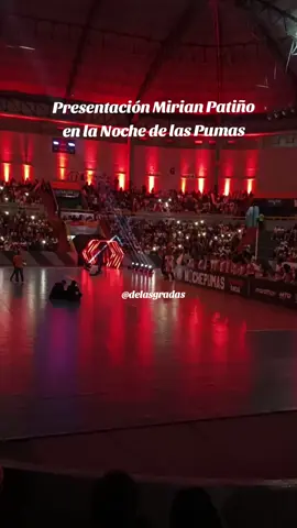 Presentación de nuestra capitana Mirian Patiño en la Noche de las Pumas 💛♥️ #DeLasGradasaLaCancha #universitario #voley #pumascongarra 