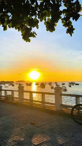 “Mình muốn sống cuộc đời của bản thân , chứ không phải cuộc đời của bản thân trong mắt người khác …” #nhatrang