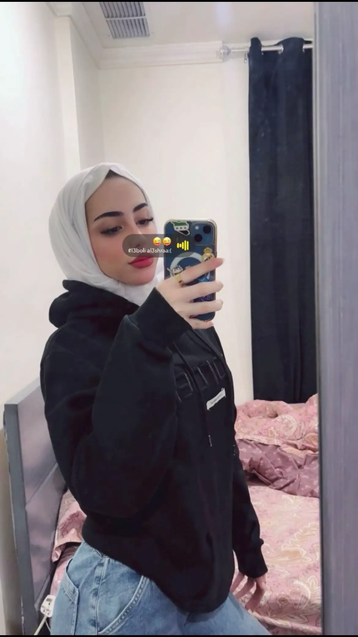 دلال الشفتـه ماذكـرك بيـنا ؟