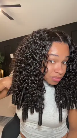OMG, this wig has me in DISBELIEF😳😳😍It’s so beautiful 😍 @WigFever Hair ➡️Click on the orange shopping cart for more info & purchase details⬅️ #wigfever #wigfeverhair #burmesecurly #gluelesswig #wig 