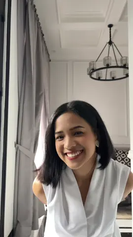 weekend means catching smiles and moments in your most comfortable fits😆 mine? definitely a white top from @Stuca 🤍👀 #outfitideas #outfitinspo #style 