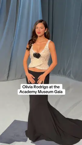 #OliviaRodrigo arrived to the Academy Museum Gala 