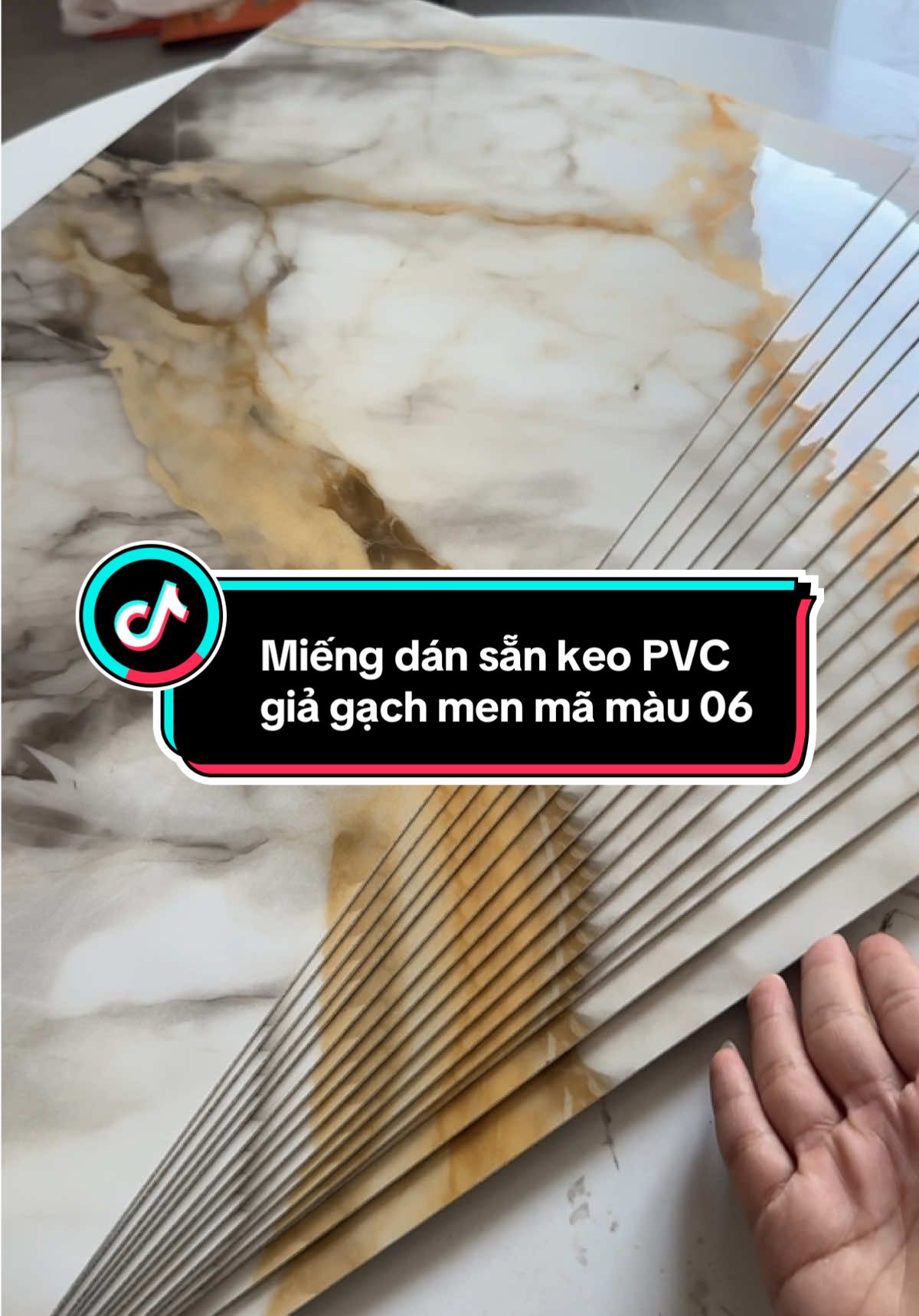 Miếng dán sẵn keo PVC giả gạch men mã màu 06 - Sự lựa chọn tối ưu cho bức tường cũ kỹ. Giá thành rẻ, chất lượng tốt, màu sắc mẫu mã đa dạng,… đặc biệt là thi công siêu nhanh, siêu dễ dàng! #giaydantuongpvc #decornhadep #caitaonha #xuhuong #bxmaison 