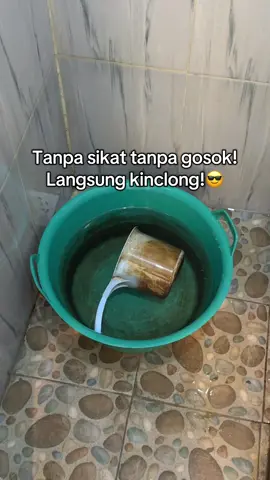 Nggak expect segampang ini bersihin lumut di ember/ bak & gayung😭 hampir aja dibuang, eh untung nemu hack nya jadi gak ribet bersihin tapi hasil bersih maksimal 💧 #fypシ゚ #foryoupagе #fyppppppppppppppppppppppp #lifehacks #lifetips 