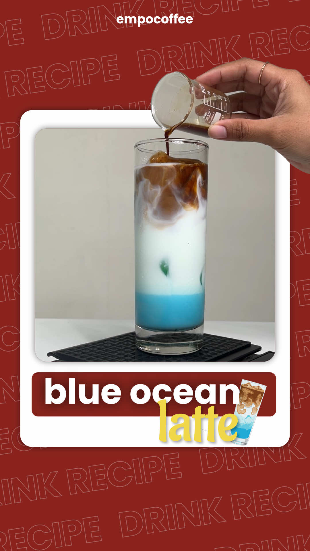 [empo coffee drink recipe] bikin minuman dengan visual yang unik bisa kasih sensasi rasa yang berbeda ketika minum, lho! cobain menu blue ocean latte, yuk! bahan: 1.  20 - 25 ml blue lagoon syrup 2.  10 - 15 ml susu kental manis 3.  20 - 25 ml fresh milk 4.  es batu secukupnya 5.  100 - 120 ml fresh milk 6.  30 - 40 ml kopi (crema blend by empocoffee) cara membuat: 1.  masukkan blue lagoon syrup 2.  tambahkan susu kental manis dan fresh milk 3.  aduk ketiga bahan sampai merata menggunakan pengaduk 4.  tambahkan es batu secukupnya 5.  tambahkan kembali fresh milk secara perlahan 6.  masukkan kopi secara perlahan sebelum diaduk, pastikan di 'cekrik' dulu trus upload ke social media, ya! karena pasti jadinya cantik dan instagramable banget, deh! jangan lupa tag kami, ya! #empocoffee #coffeerecipe #coffeerecipes #blueoceanlatte #resepminuman 