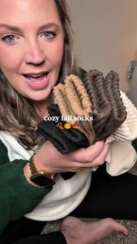This pack of 5 cozy and comfy socks are perfect for Fall & Winter boots! #cozysocks #wintersocks #bootsocks #comfysocks #womenssocks 