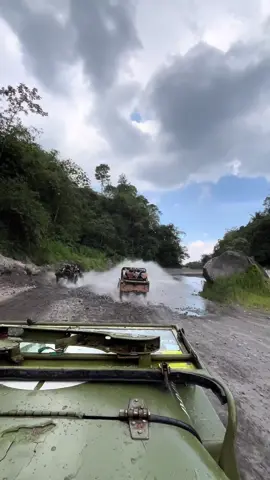 #lavatourmerapi #jeepmerapi #offroad #trending 
