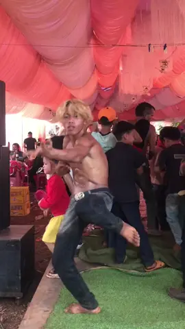 ông nội này ở đâu ra vậy, nhảy cháy ra phệt 🤣#xuhuong 