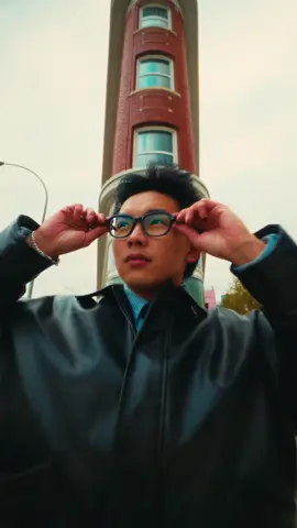 outfit ain’t complete without @Mollucas Eyewear #fyp #cinematic #eyewear #eyewearfashion #creatorsearchinsights 