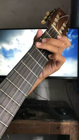 Masih ku merasa angkuh terbang angan ku jauh langit kan menangkapku walau kan terjatuh #intro #guitar #guitarcover #peterpan 