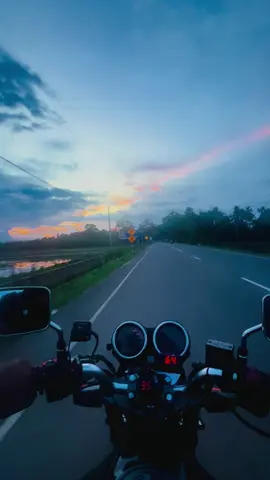 මායාකාරී හවස් ☁️ #bike #views #hornet #japan #evening 