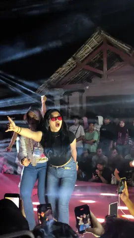 keri keri 🤣🤣@ValenWijaya✨ #soundviral #karnaval #fyp #🔥 #trending 