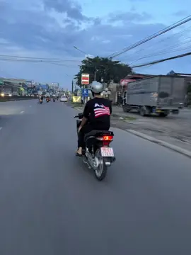 Thiếu cái nón màu đen😂#wave125i_ไฟเลี้ยวบังลม #fuled125i #wave125thailand🇹🇭 #viralvideotiktok #lenxuhuong_tiktok  