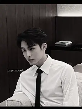 Winwin😭👀. Is it serious? #Winwin #wayv #fyp #foryou #xyzbca 