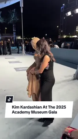 #KimKardashian (I think) has arrived at the 2025 #AcademyMuseumGala. 