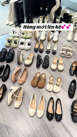 Hàng mới lên kệ nhà em rồi nha các nàng vào ngắm nhé ạ#TikTokAwardsVN #giàyninhhiep #tràmyshoes #kihieutm #xuhuonggiaydephottrend 