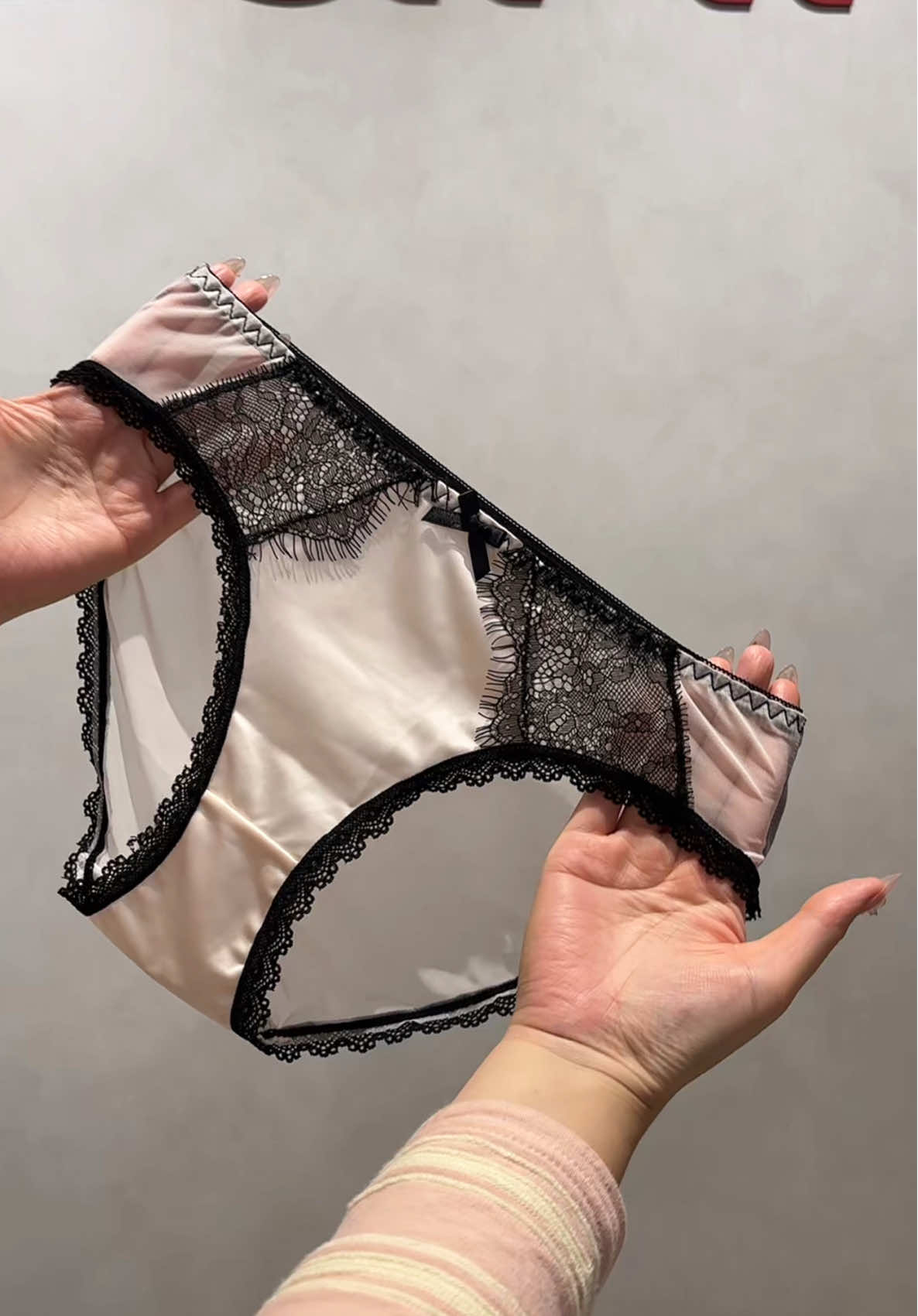 Quần chip lụa satin phối ren hông. Số lượng còn ít chị em tranh thủ nha.  #noiynu #quanchip #quanchipren #quanchiplua #quanchipredep 