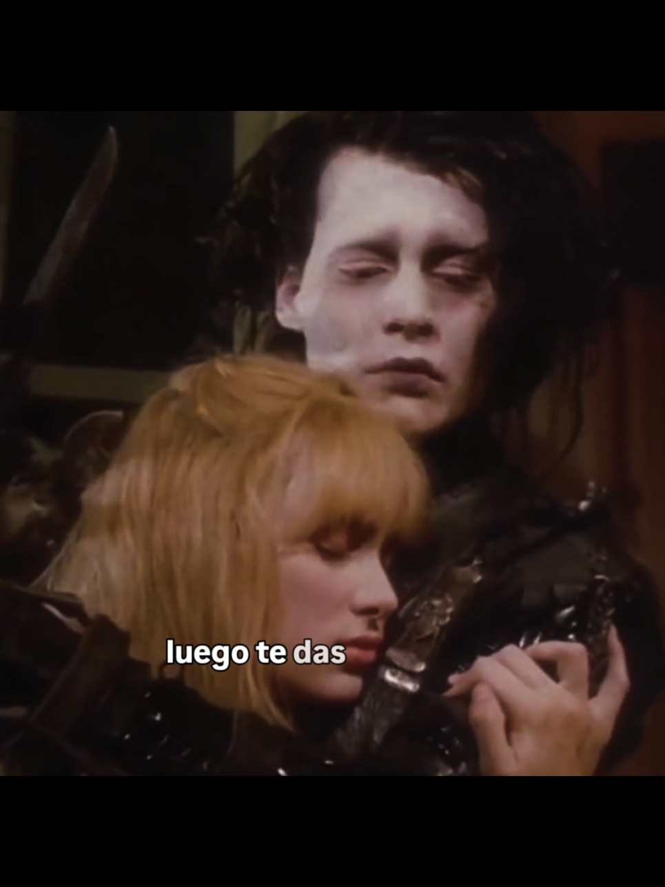 ✨️A veces, sin querer, te conviertes en la persona que estuvo para todo menos para el final feliz💔🍂.#fyp #paratii #TimBurton #desamor  #edwardscissorhands 