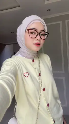 #cardiganoutfit #outfitideas #OOTD #softyellow 