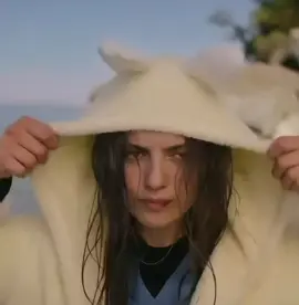 الفرق بين ايليني وعمتها 😂🤍 #taşacakhabudeniz #fypシ゚ #explore #هذا_البحر_سوف_يفيض #مسلسلات_تركية 