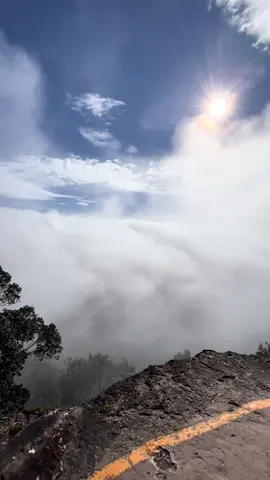 บรรยากาศโคตรดี#ผาเดียวดาย#อุทยานแห่งชาติเขาใหญ่ #ท้องฟ้า⛅🌈 #บรรยากาศชิวๆ #ติกตอกเอาเค้าขึ้นฟีดที