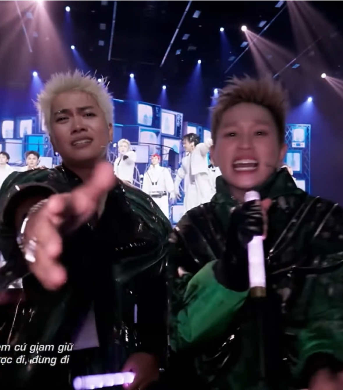 Muốn ào lên sân khấu hát cùng anh em #ThoatRaKhoiEm #BRay #AnhTraiSayHi2025 