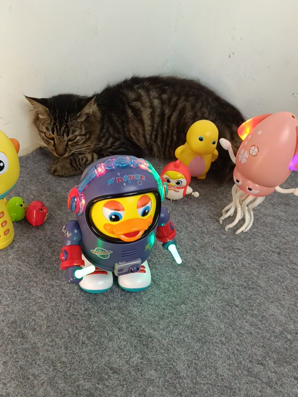 Bebek astronot joget mimi cucu dance trend #bebekjoget #bebekastronot #mimicucu #robotmimicucu 